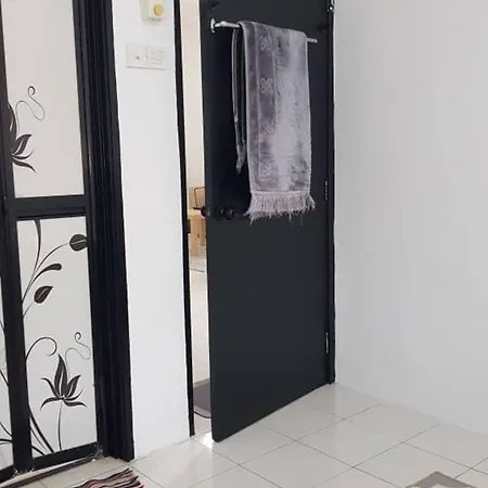 Aman Homestay Senawang Musliim Only Exterior photo